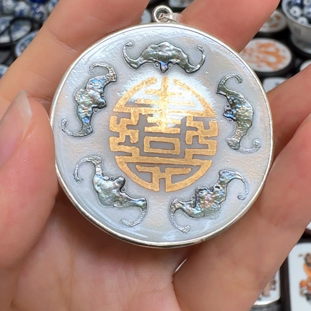 顺****瓷片斗彩五福挂件一个