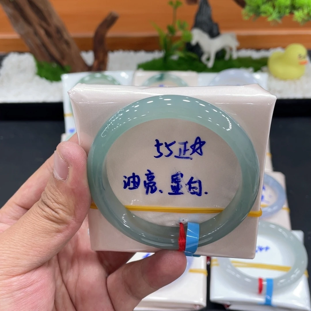 翡翠未镶嵌手镯缅甸翡翠