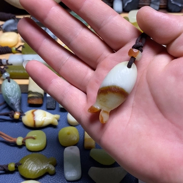 未镶嵌蛇纹石玉颈饰