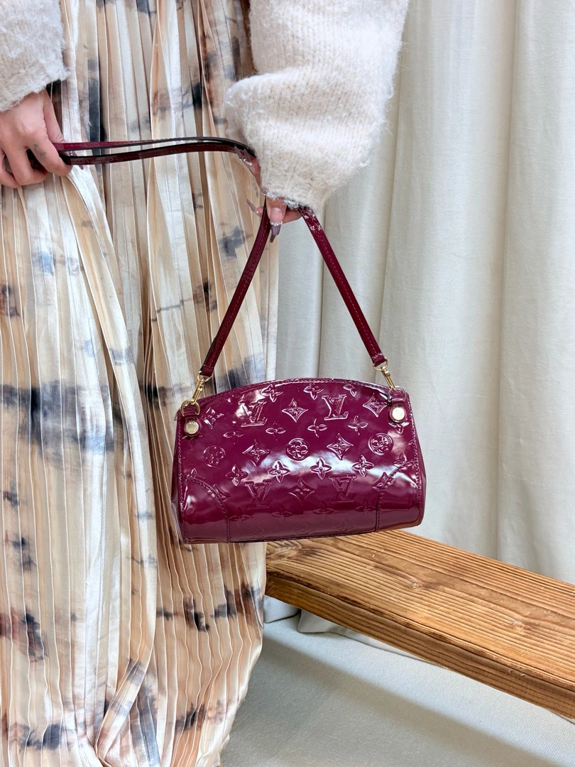 95新 LouisVuitton/路易威登 lv 车厘子色漆皮斜挎包