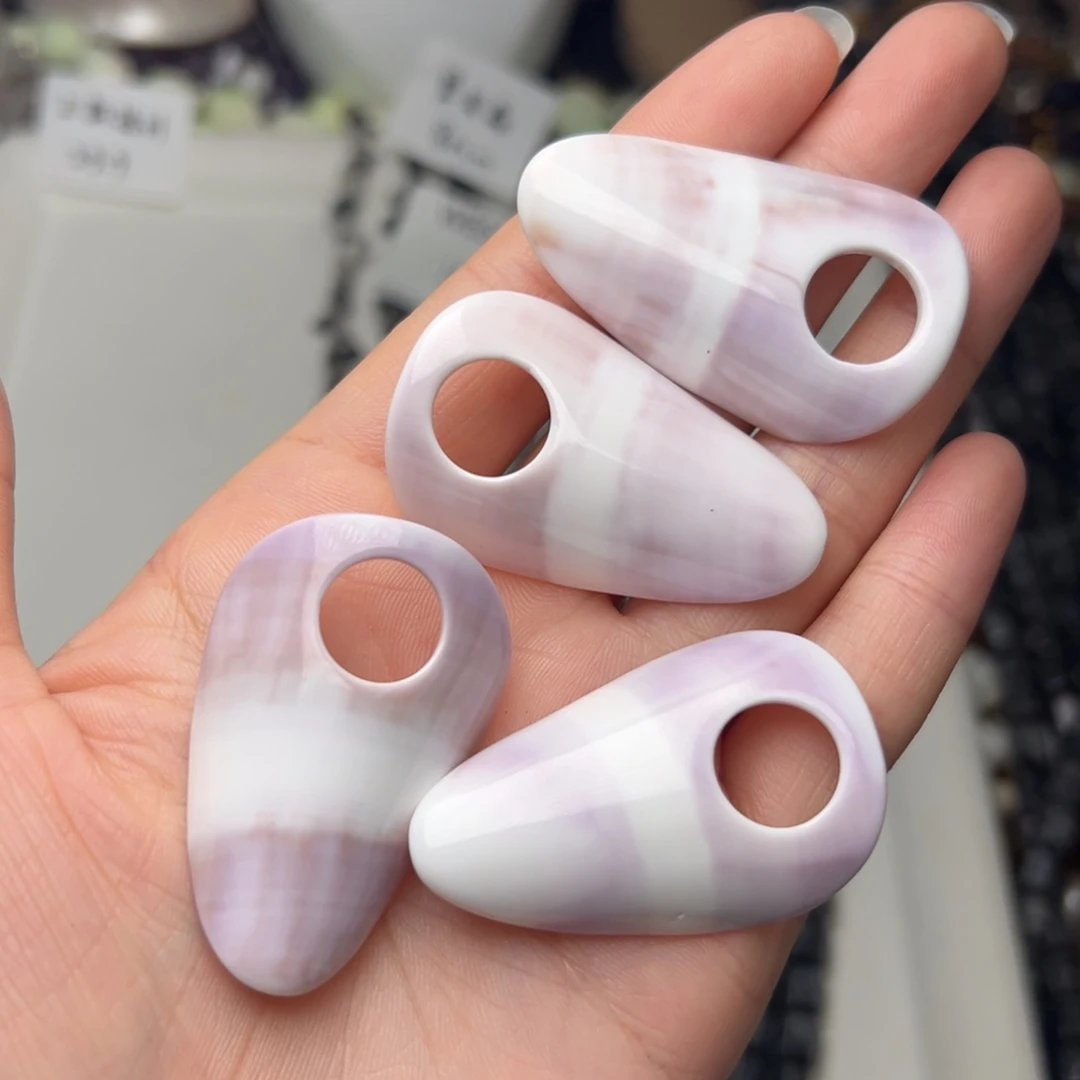 玛瑙/玉髓合金珠宝半成品W658。47*26mm贝壳吊坠一个