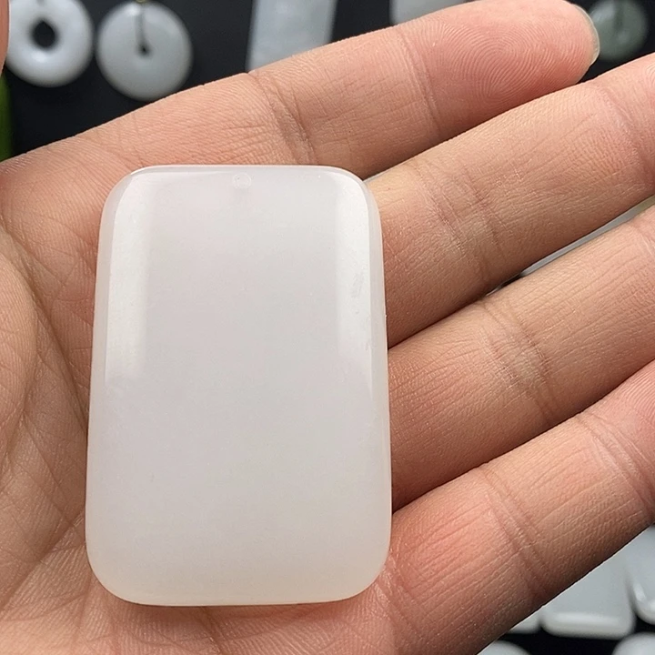 石英质玉颈饰未镶嵌易*