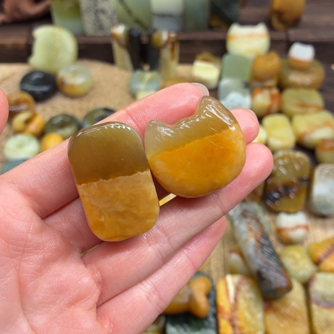 A***梦蛇纹石玉未镶嵌颈饰