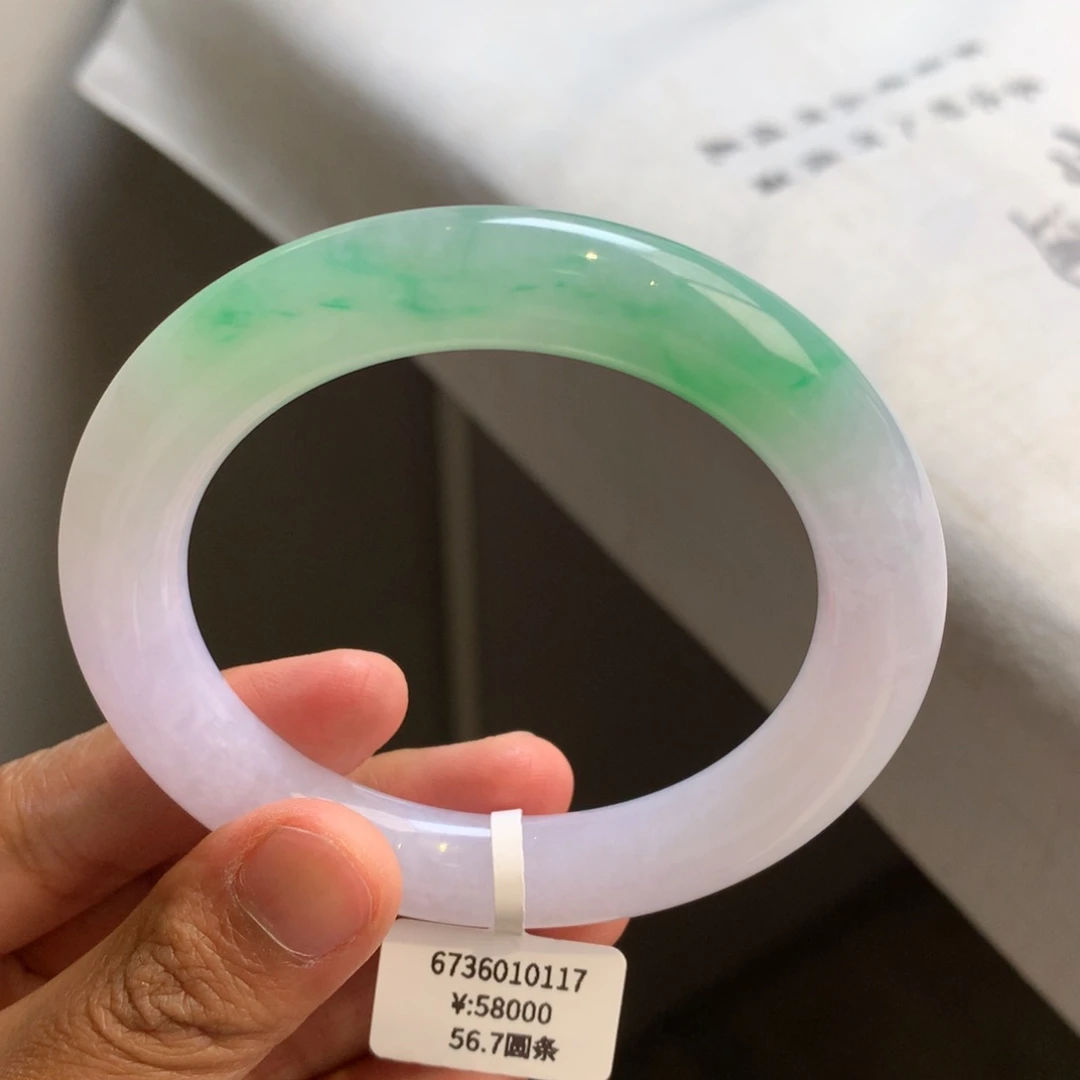 翡翠手镯未镶嵌春带彩圆条