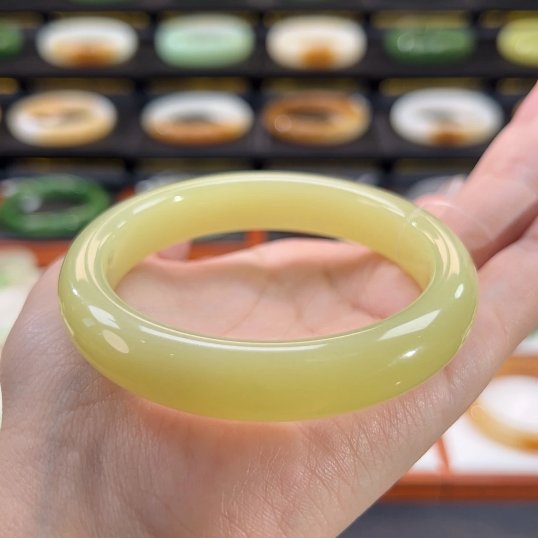 和田玉（黄玉）手镯未镶嵌凤梨黄