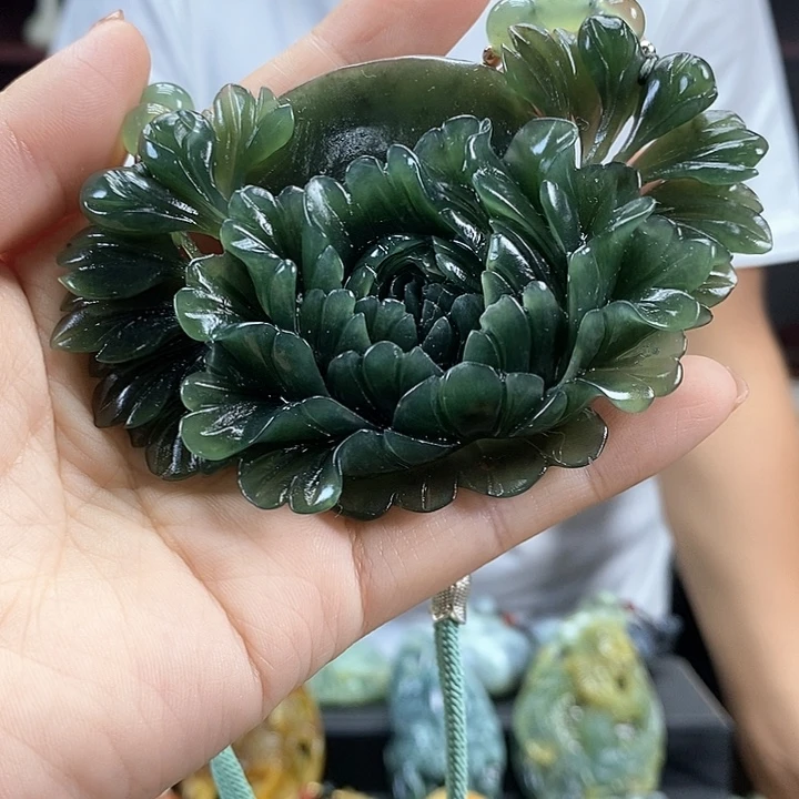 蛇纹石玉未镶嵌颈饰