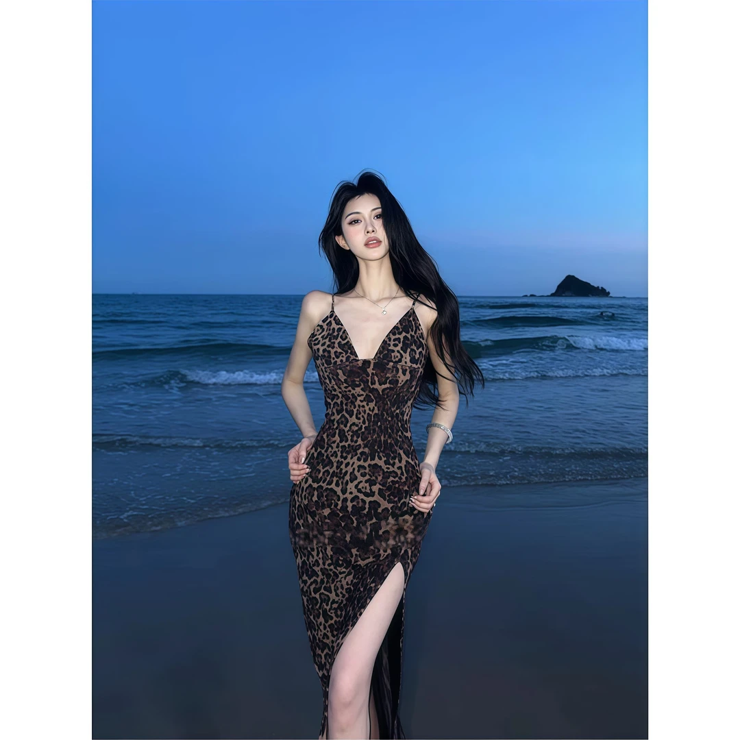 蓝调海岸线 侧开衩性感豹纹吊带连衣裙女夏季御姐风高腰a字长裙