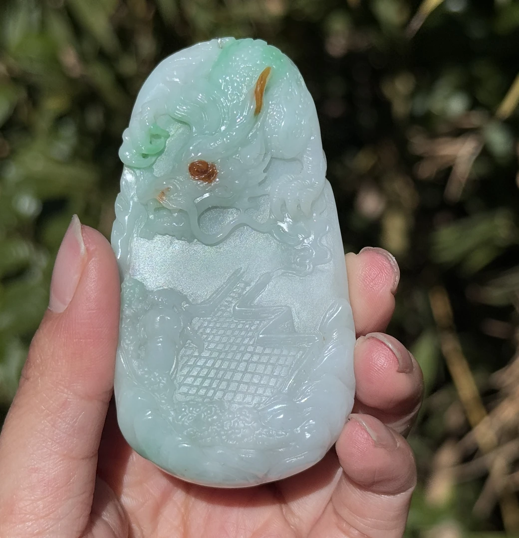 天然缅甸翡翠龙挂件