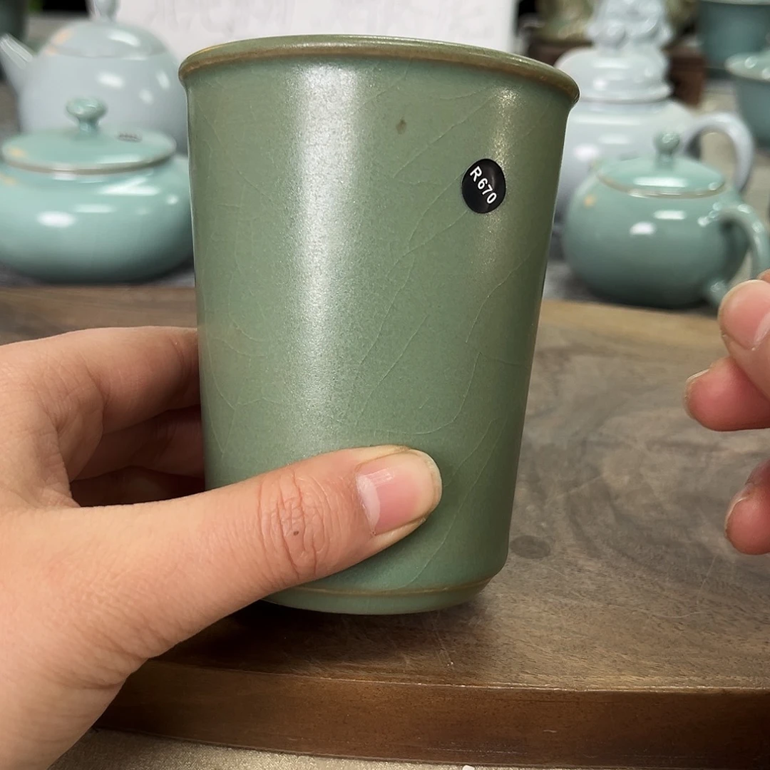 杯仿古老绿釉，失圆瑕疵