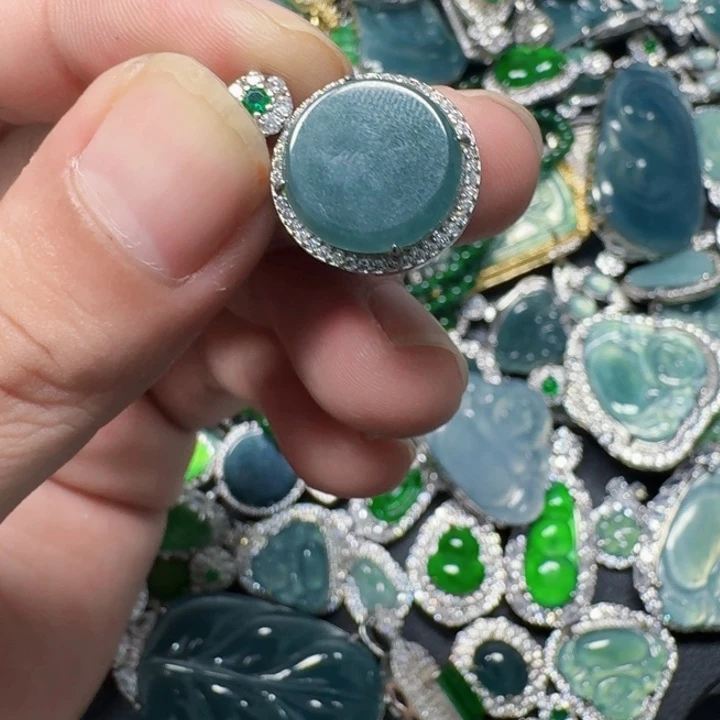 翡翠未镶嵌颈饰天然A货翡翠放漏