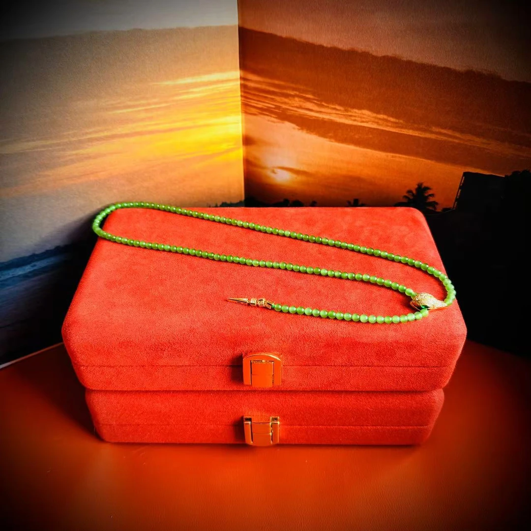 壹屿珠宝 116017  和田玉传世级碧玉蛇款造型颈饰 （金）