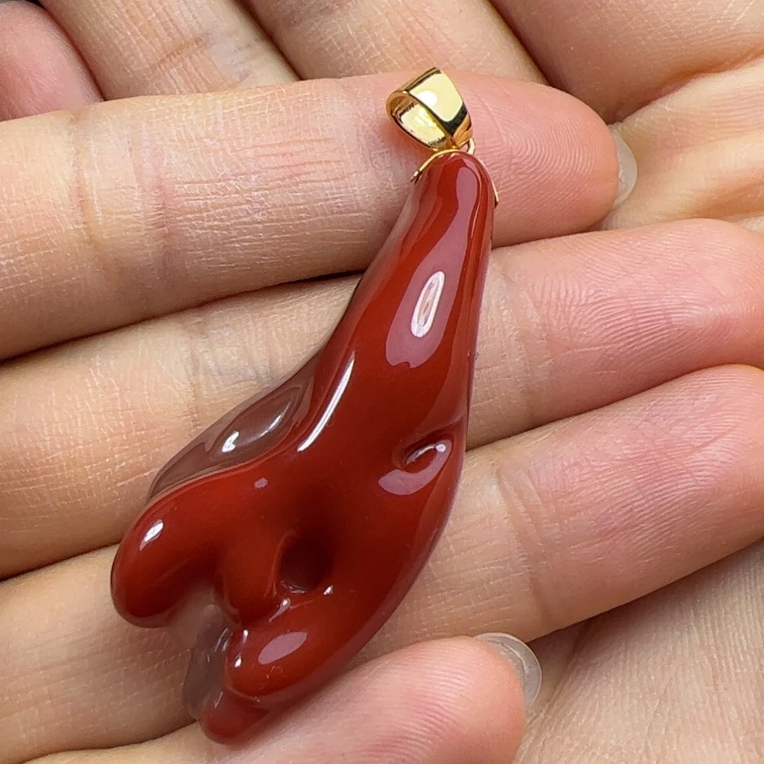 18K金镶嵌吊坠南红玛瑙