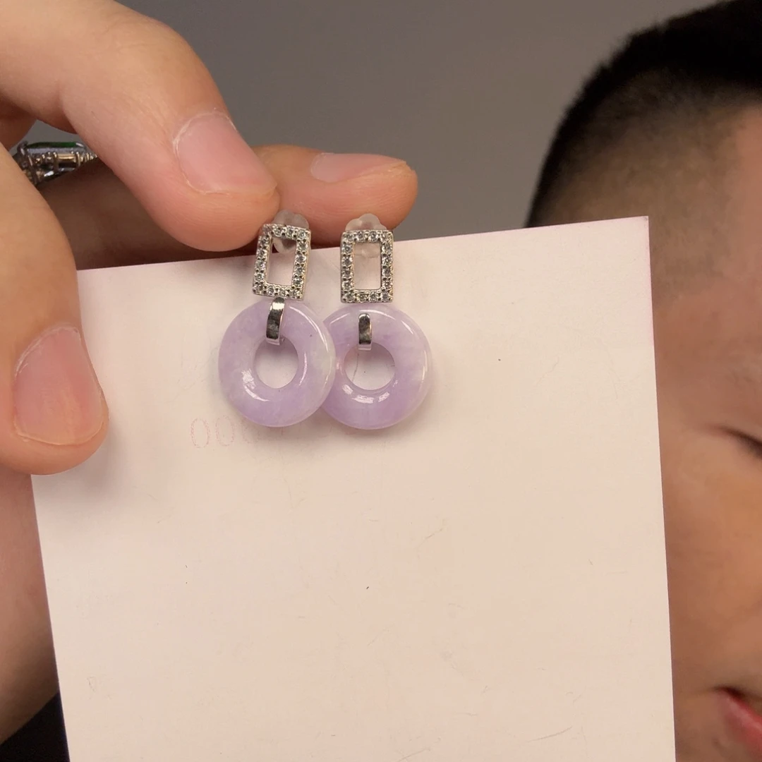 翡翠未镶嵌颈饰一对