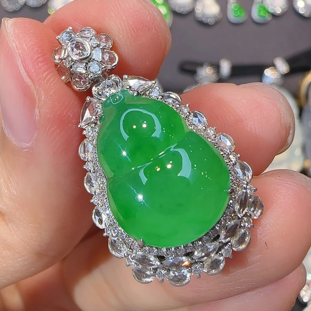 翡翠18K金镶嵌颈饰