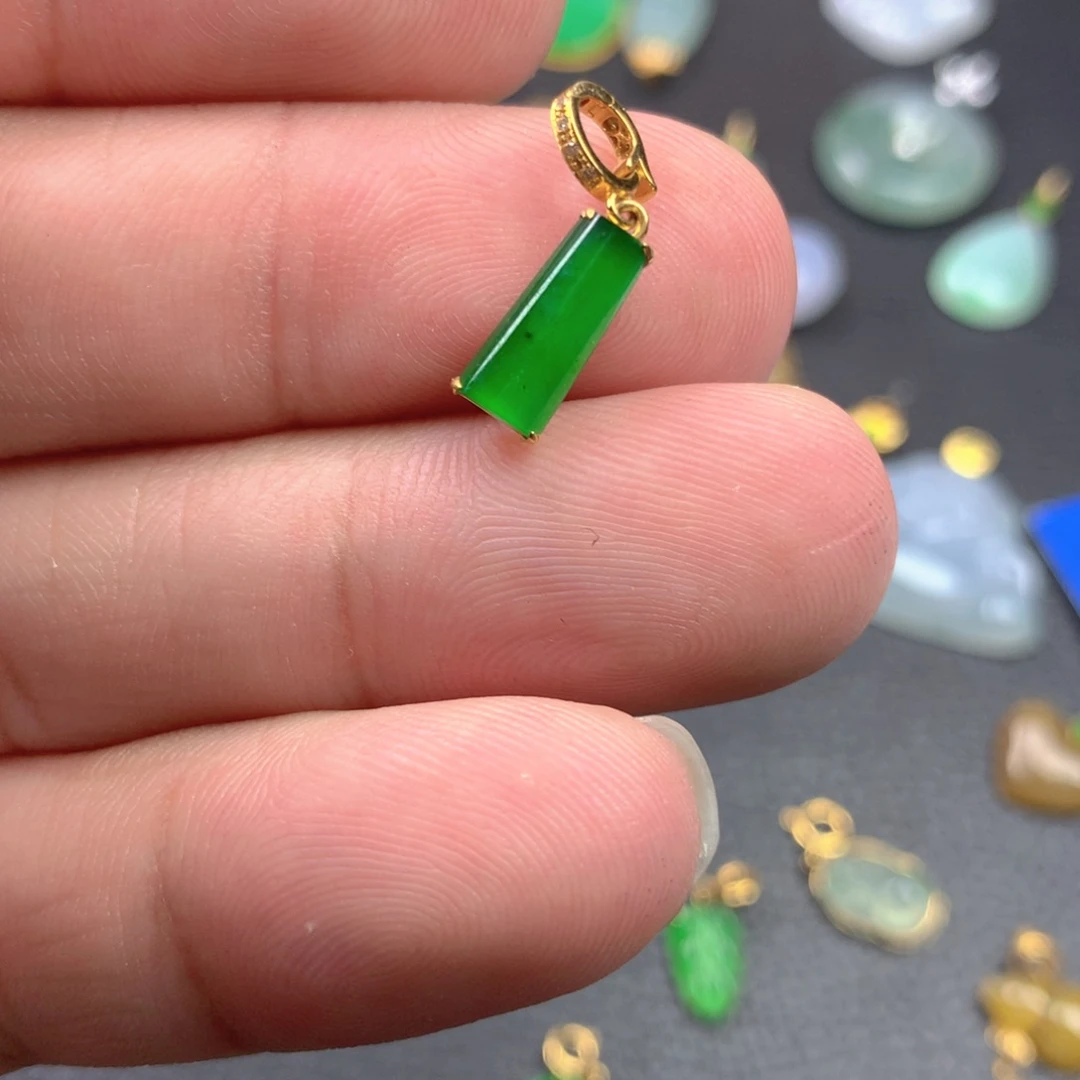 【闪购商品】颈饰18K金镶嵌翡翠翡翠