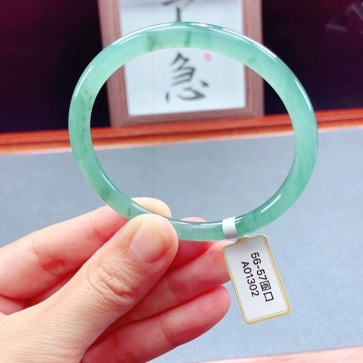 未镶嵌手镯翡翠圆镯