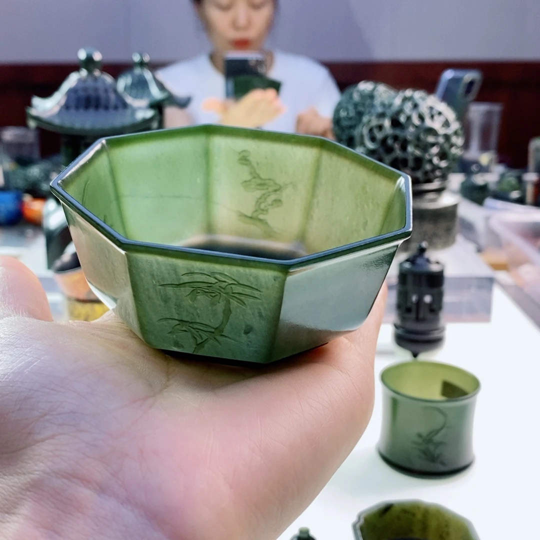 未镶嵌和田玉（青玉）摆件微微瑕