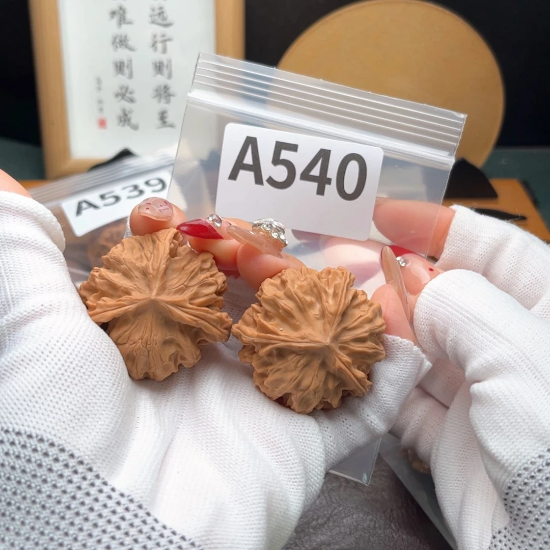 文玩核桃把件41岐山三棱a 540