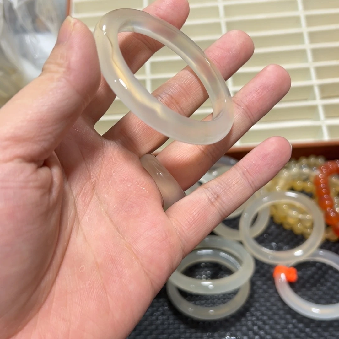 玛瑙/玉髓未镶嵌手镯52圈有包容1.1