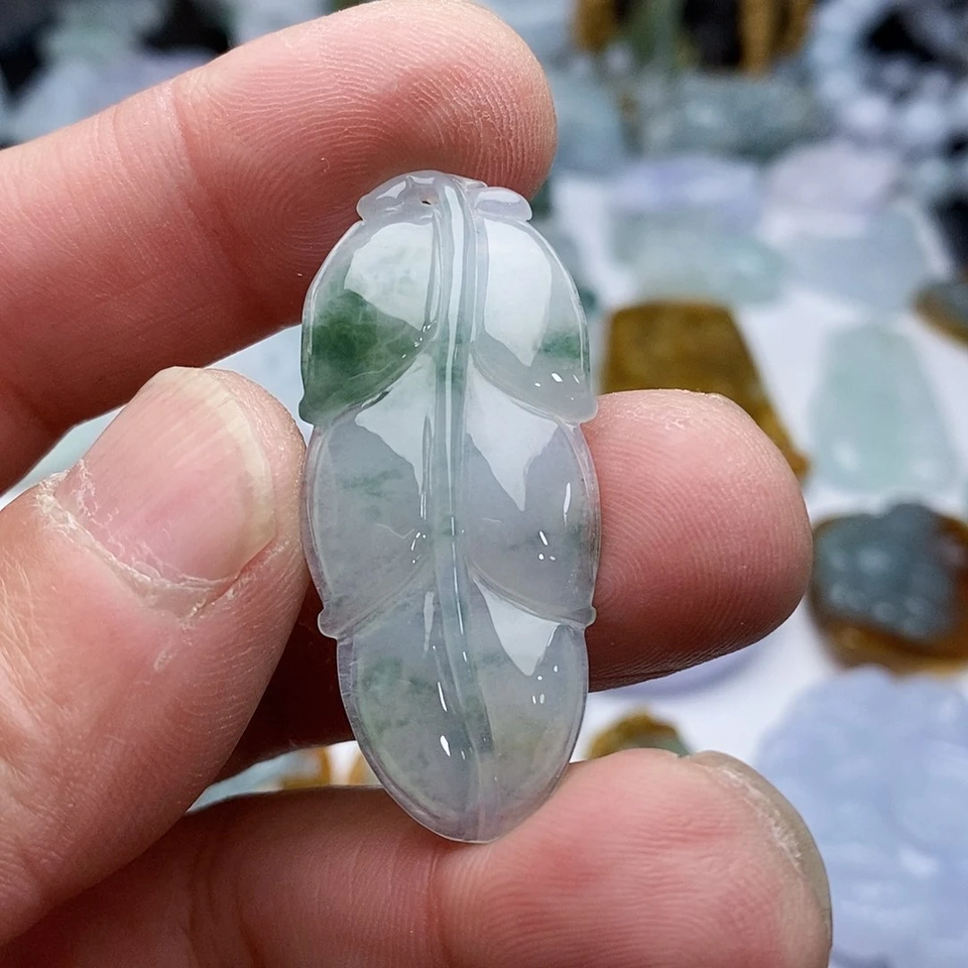 翡翠颈饰未镶嵌叶子