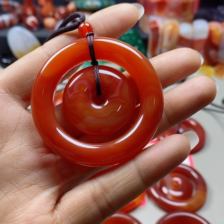 未镶嵌颈饰玛瑙/玉髓伊*