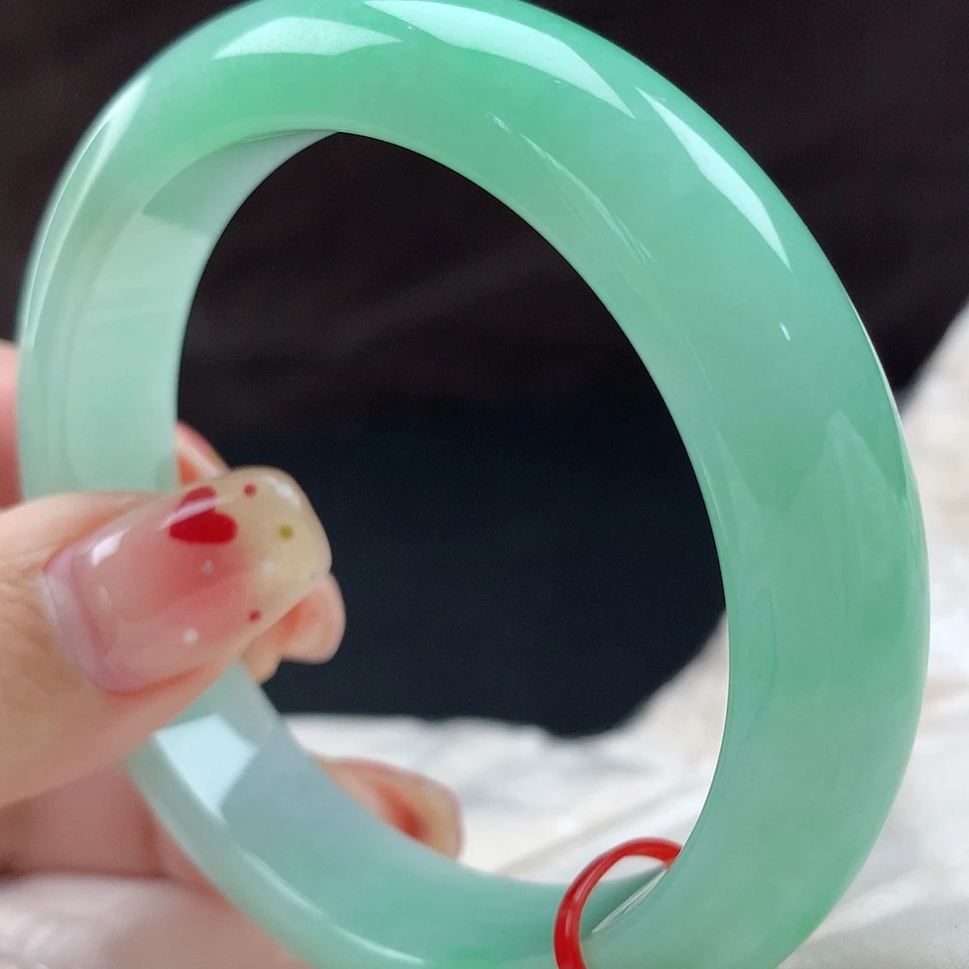 翡翠手镯未镶嵌8008，