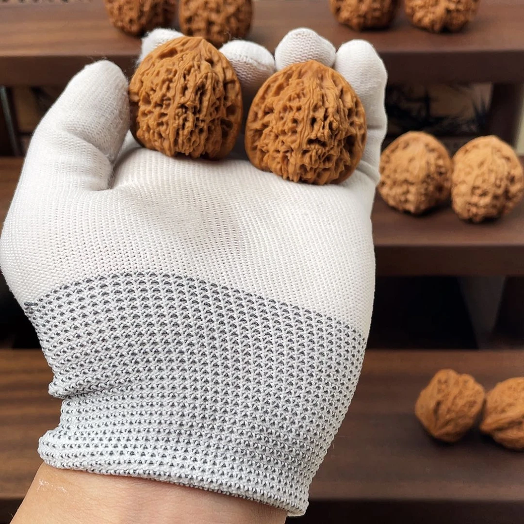 与***.文玩核桃吊坠南疆石