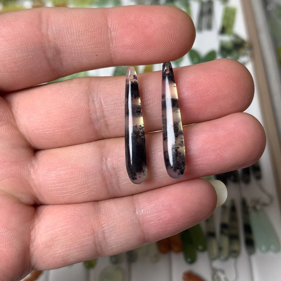 蛇纹石玉耳饰未镶嵌