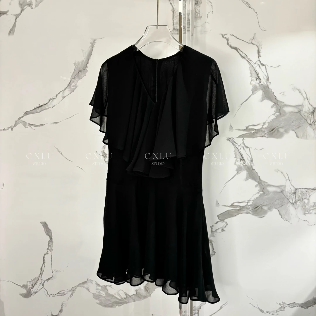 设计师款飘逸黑色显瘦荷叶摆披肩v领气质连衣裙2573