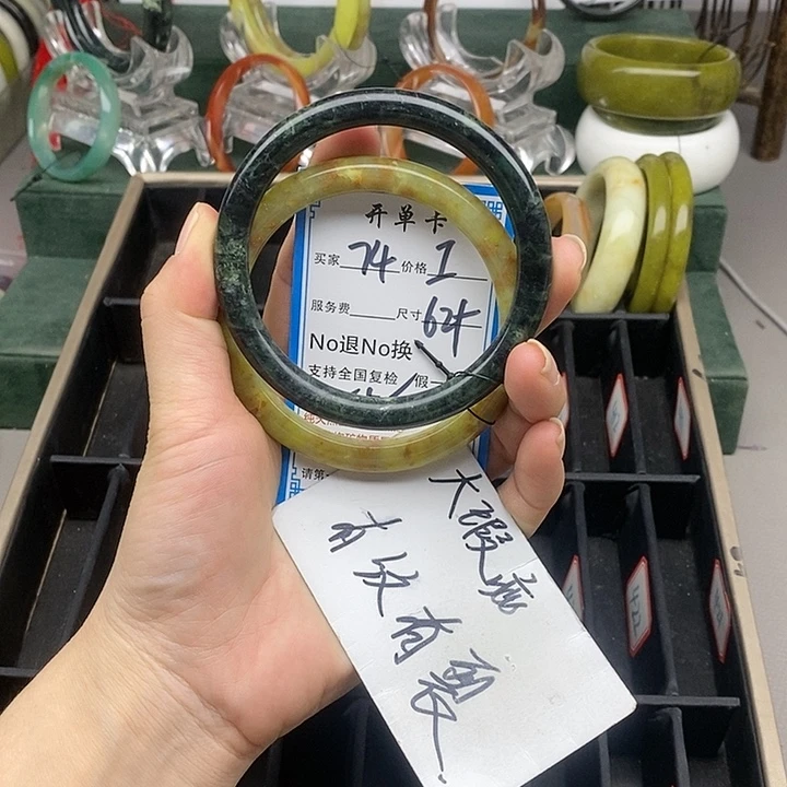 蛇纹石玉未镶嵌手镯