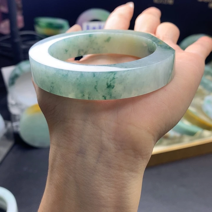 未镶嵌翡翠手镯定制翡翠