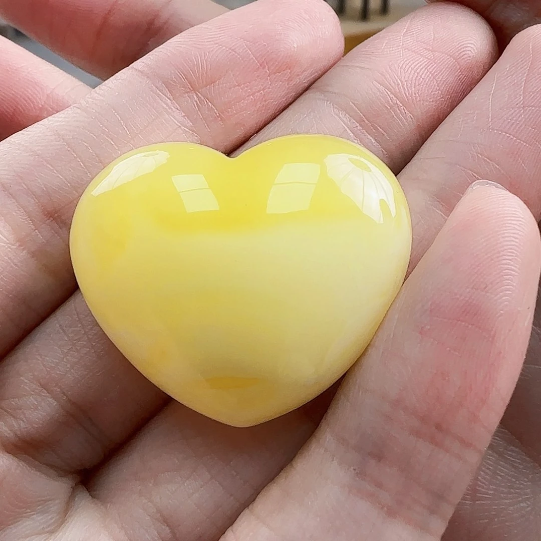 未镶嵌琥珀珠宝奇石