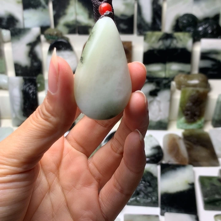 独山玉未镶嵌颈饰