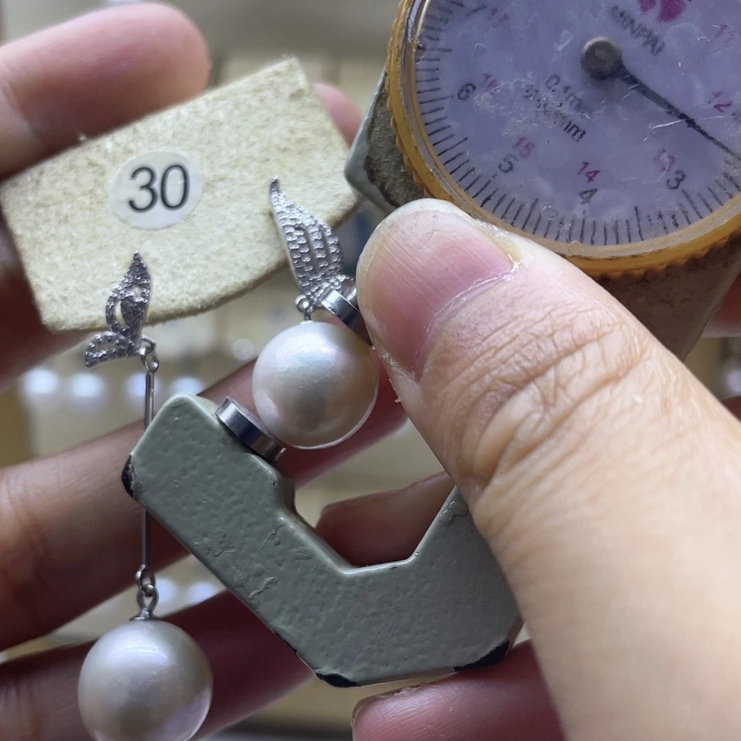 淡水珍珠银S925镶嵌耳饰