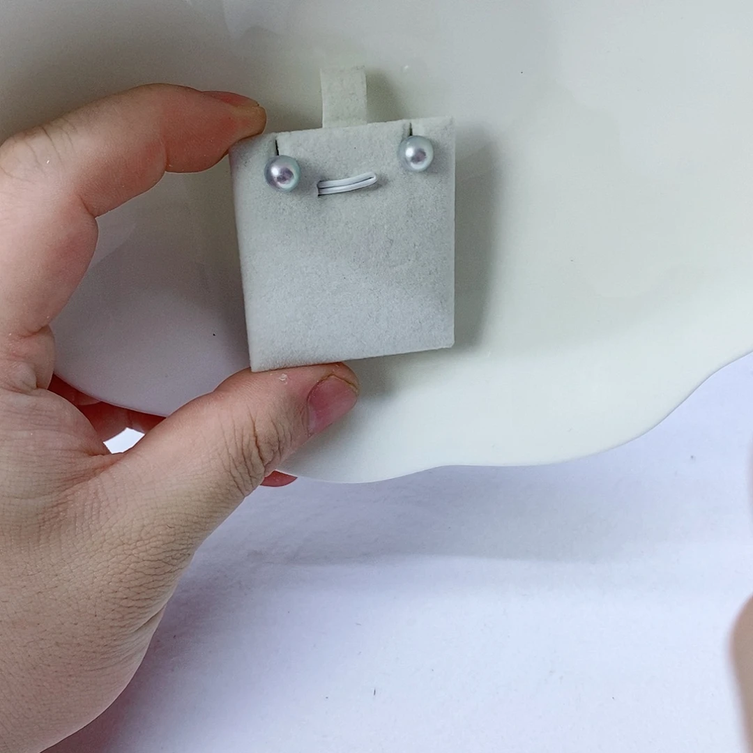 18K金镶嵌海水珍珠耳饰