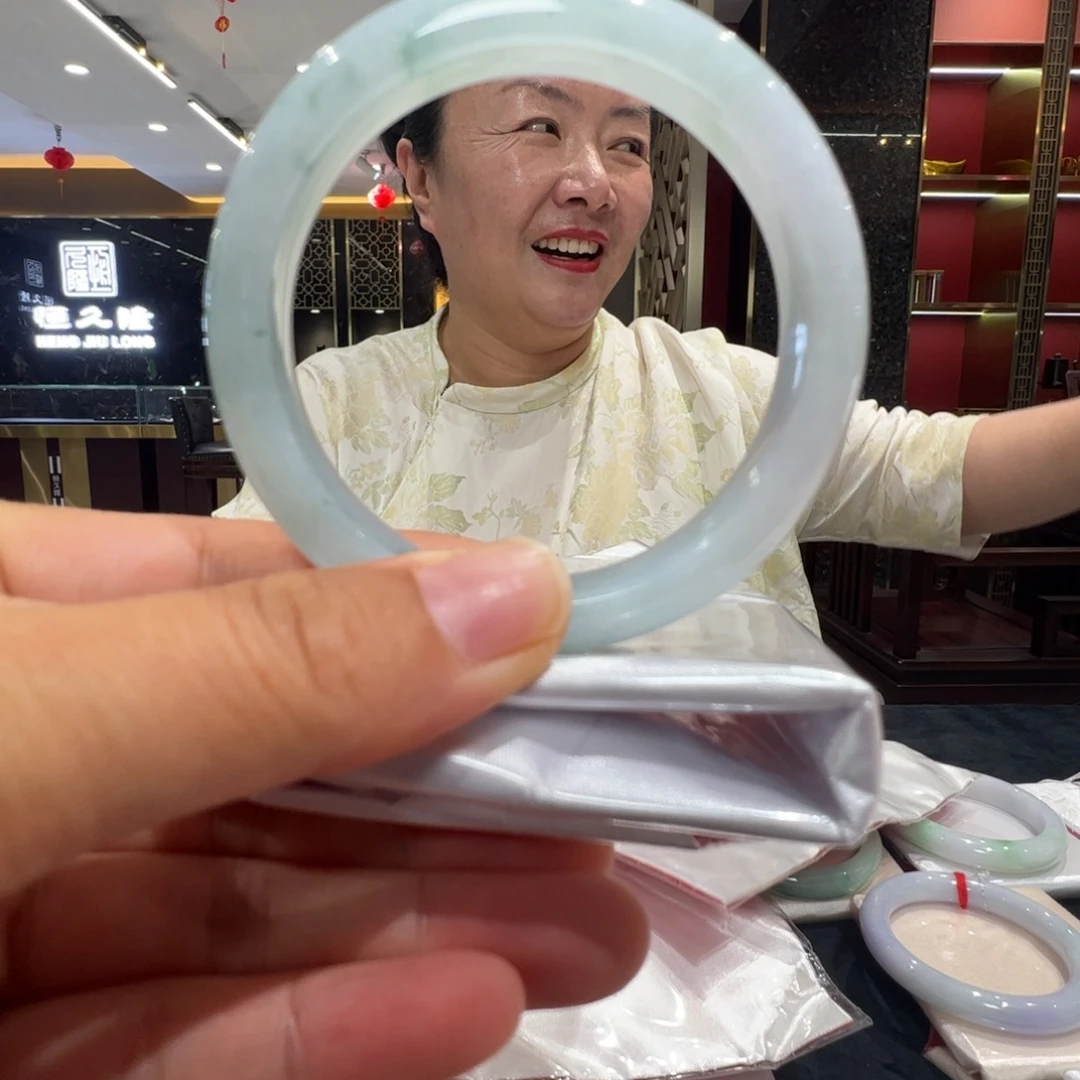 翡翠手镯未镶嵌飘花55.5