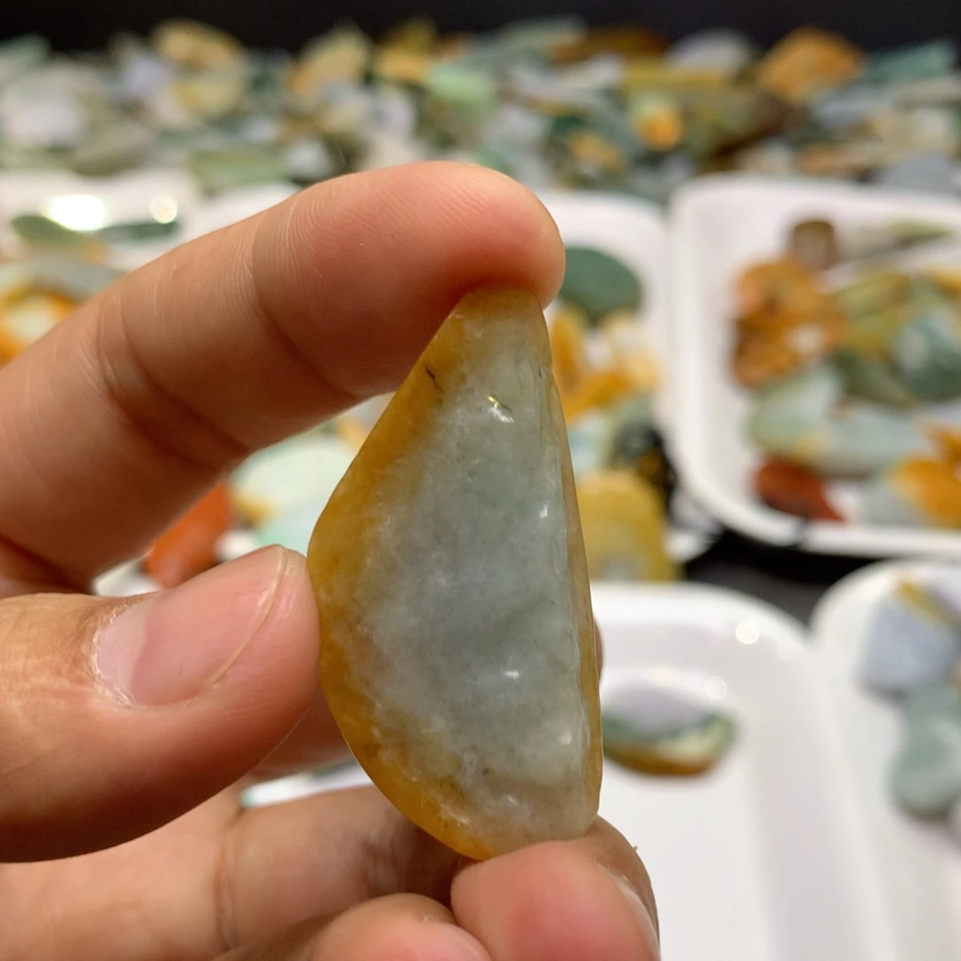 翡翠颈饰未镶嵌天然翡翠