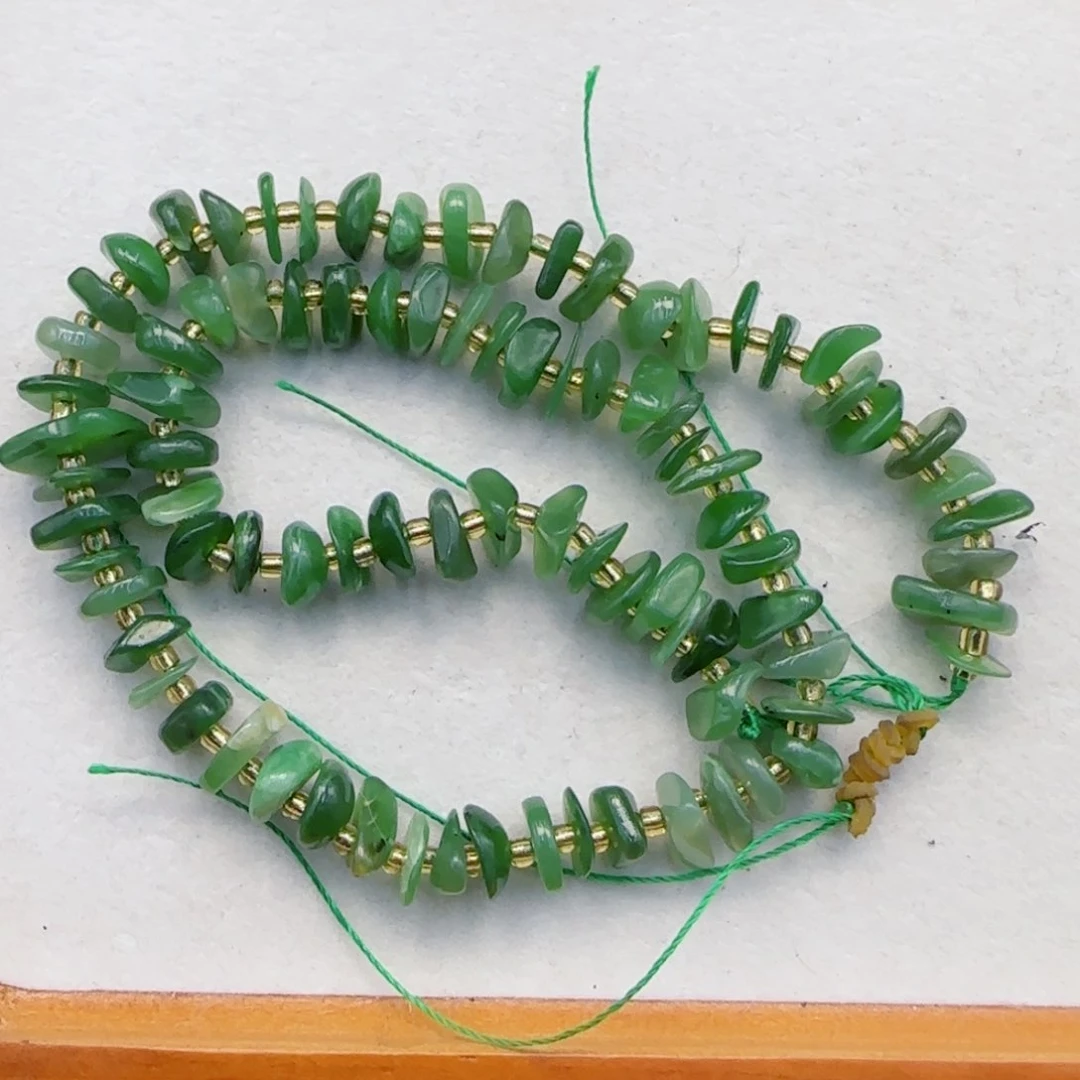 玛瑙/玉髓未镶嵌珠宝半成品天然碧玉碎石隔片一条