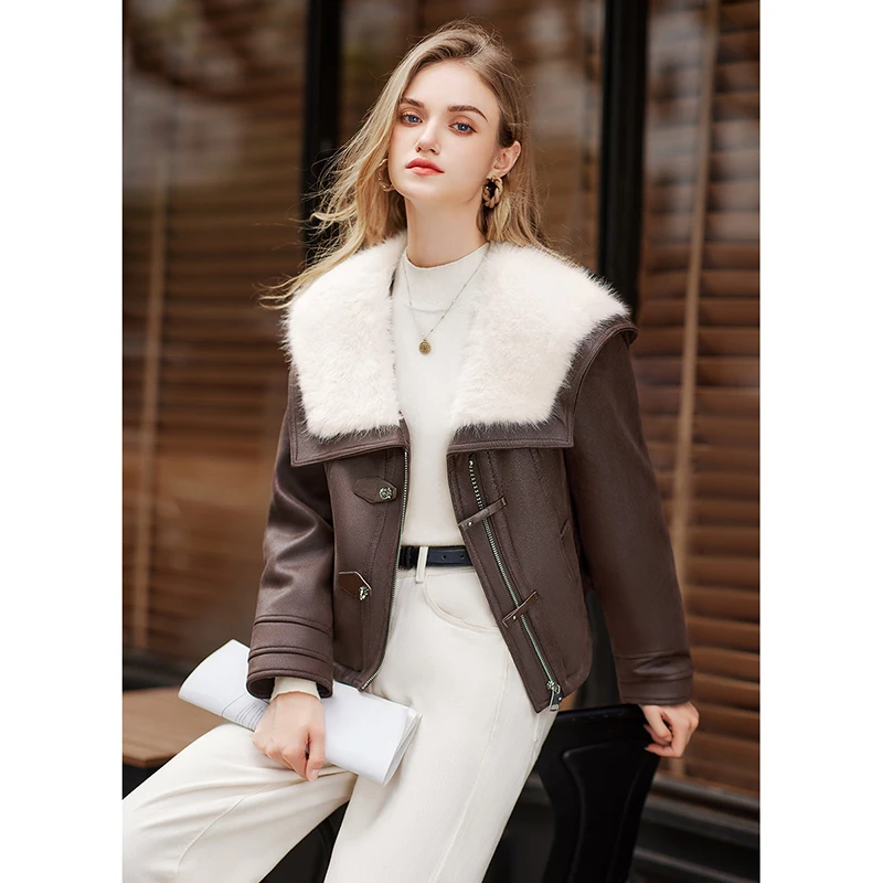 她池2025冬装新款女时尚宽松短款上衣大翻领羽绒外套T44B8011A