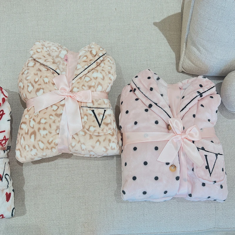 V家法兰绒柔软舒适居家睡衣女套装2024新款春秋款家居服长袖长裤