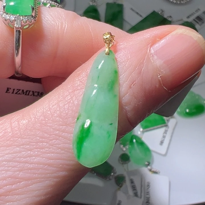 颈饰18K金镶嵌翡翠