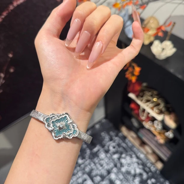 铜合金合成锆石手镯 高定重工款百搭设计款拉丝手镯