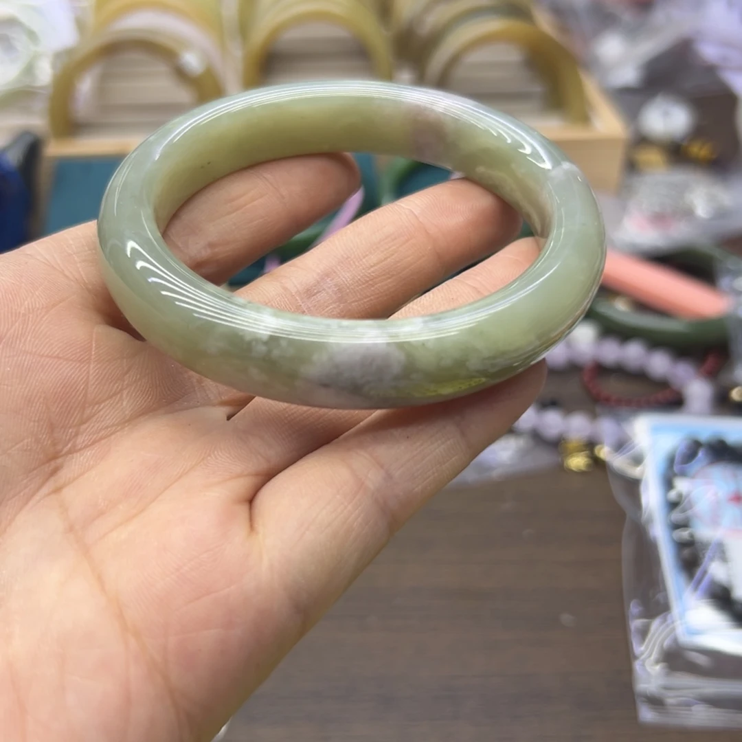 和田玉未镶嵌手镯60.9圈围324瑕