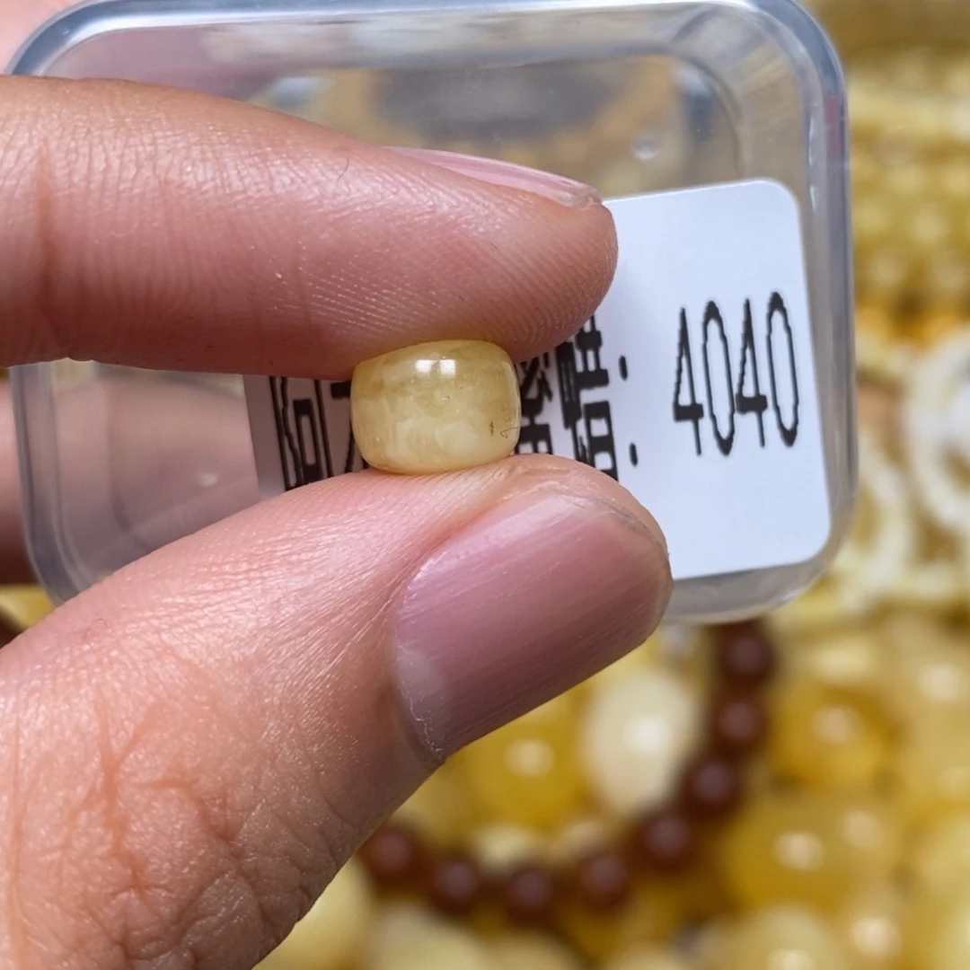 蜜蜡未镶嵌珠宝奇石4040