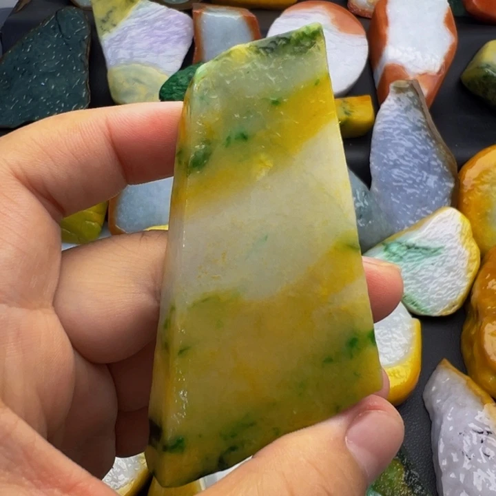 翡翠挂件未镶嵌翡翠