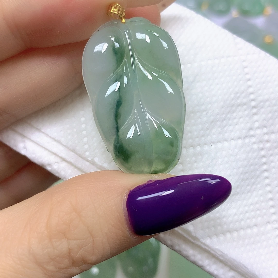 翡翠18K金镶嵌颈饰挂件