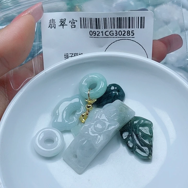 吊坠(不含链)未镶嵌翡翠