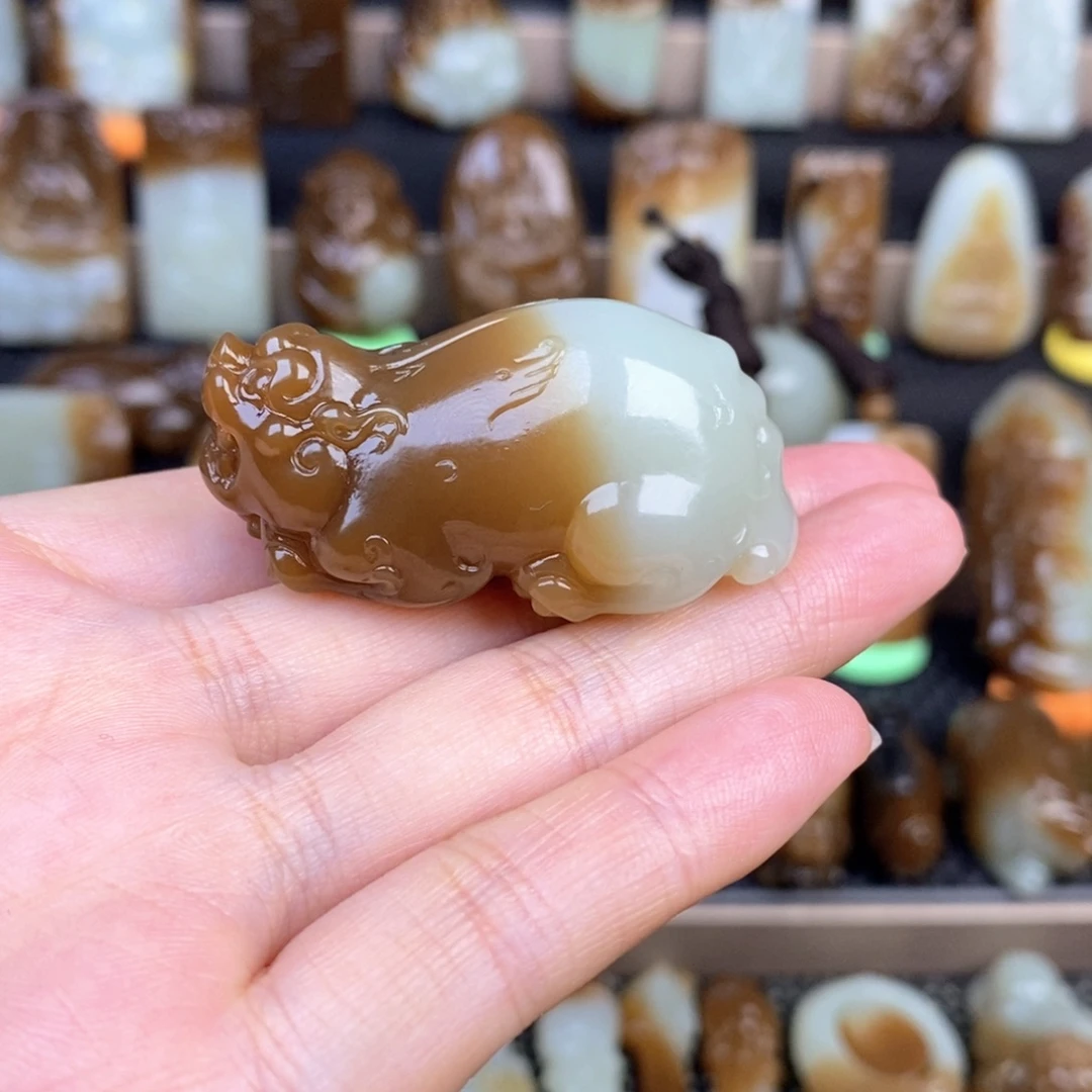 好****和田玉未镶嵌颈饰