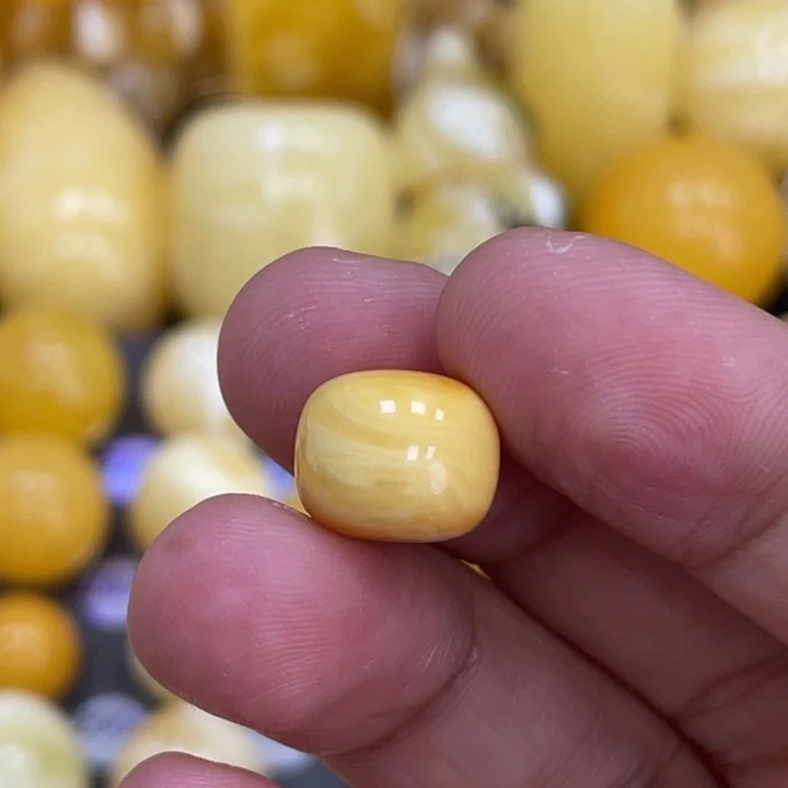 玩***猫蜜蜡未镶嵌裸石11.6*9.4mm瑕疵浓蜡