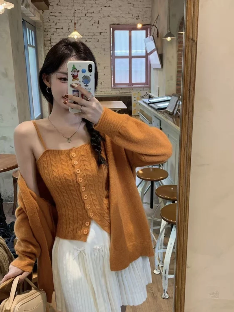 韩系慵懒风套装女秋季麻花排扣针织背心+百搭V领宽松显瘦针织开衫